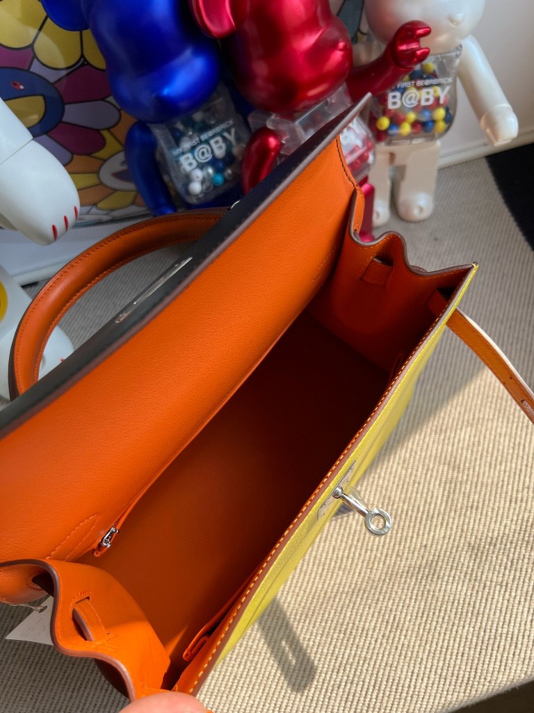 Hermès(爱马仕)Kelly 凯莉包 Swift 柠檬黄 拼 黑色 拼 火焰橙 银扣 马蹄印 28cm 顶级手缝-拉尔森鳄鱼皮具定制 - 爱马仕包包官网 Hermès(爱马仕)Kelly 凯莉包 Swift 柠檬黄 拼 黑色 拼 火焰橙 银扣 马蹄印 28cm 顶级手缝