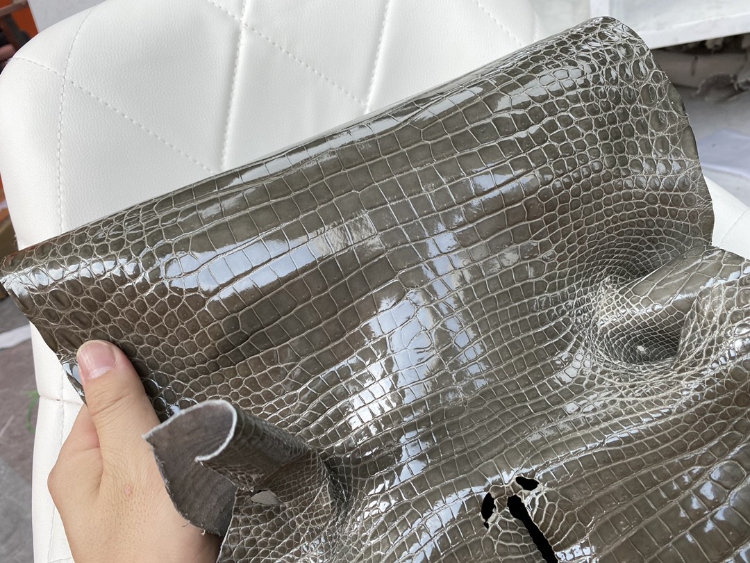 Hermès(爱马仕)新到鳄鱼 Porosus shiny 亮面澳洲湾鳄 大象灰-拉尔森鳄鱼皮具定制 - 爱马仕包包官网 Hermès(爱马仕)新到鳄鱼 Porosus shiny 亮面澳洲湾鳄 大象灰