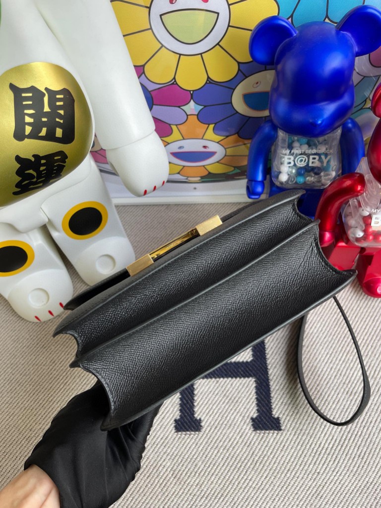 Hermès(爱马仕)Constance 空姐包 Epsom 原厂掌纹皮 ck89 黑色 Noir 金扣 24cm 顶级手缝-拉尔森鳄鱼皮具定制 - 爱马仕包包官网 Hermès(爱马仕)Constance 空姐包 Epsom 原厂掌纹皮 ck89 黑色 Noir 金扣 24cm 顶级手缝
