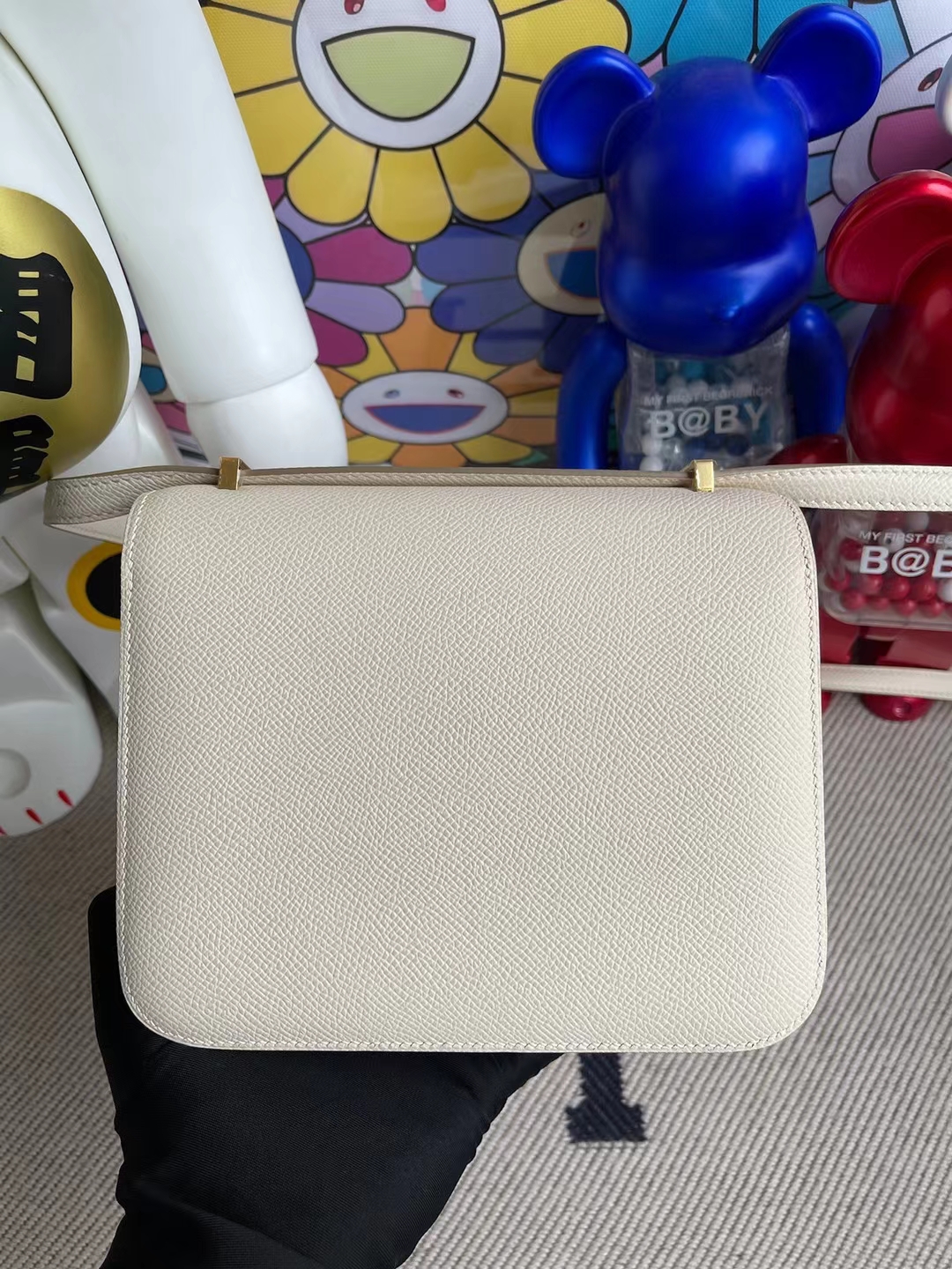 Hermès(爱马仕)Constance 康斯坦斯 Epsom Ck10 奶昔白 金扣 19cm Stock-拉尔森鳄鱼皮具定制 - 爱马仕包包官网 Hermès(爱马仕)Constance 康斯坦斯 Epsom Ck10 奶昔白 金扣 19cm Stock