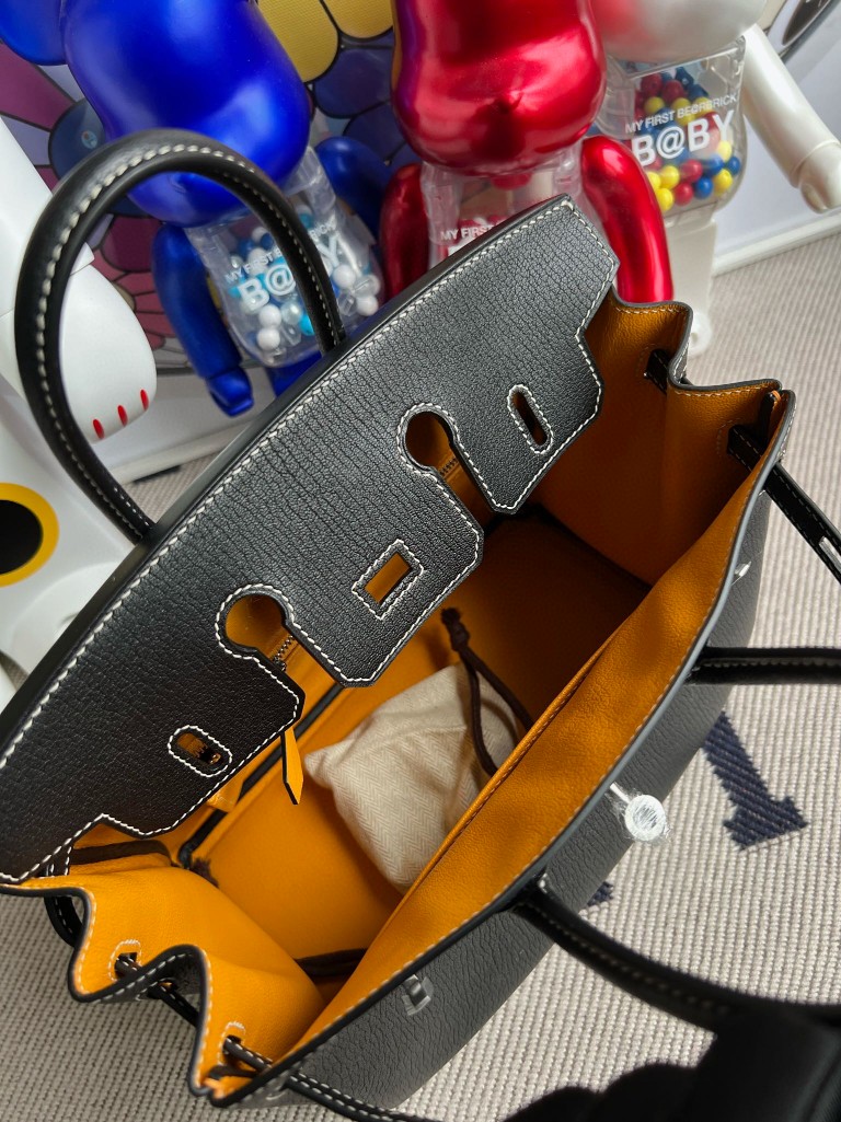 Hermès(爱马仕)Birkin 铂金包 Chevre 山羊皮 ck89 黑色 内拼 太阳黄 拉丝银扣 25cm 顶级手缝-拉尔森鳄鱼皮具定制 - 爱马仕包包官网 Hermès(爱马仕)Birkin 铂金包 Chevre 山羊皮 ck89 黑色 内拼 太阳黄 拉丝银扣 25cm 顶级手缝