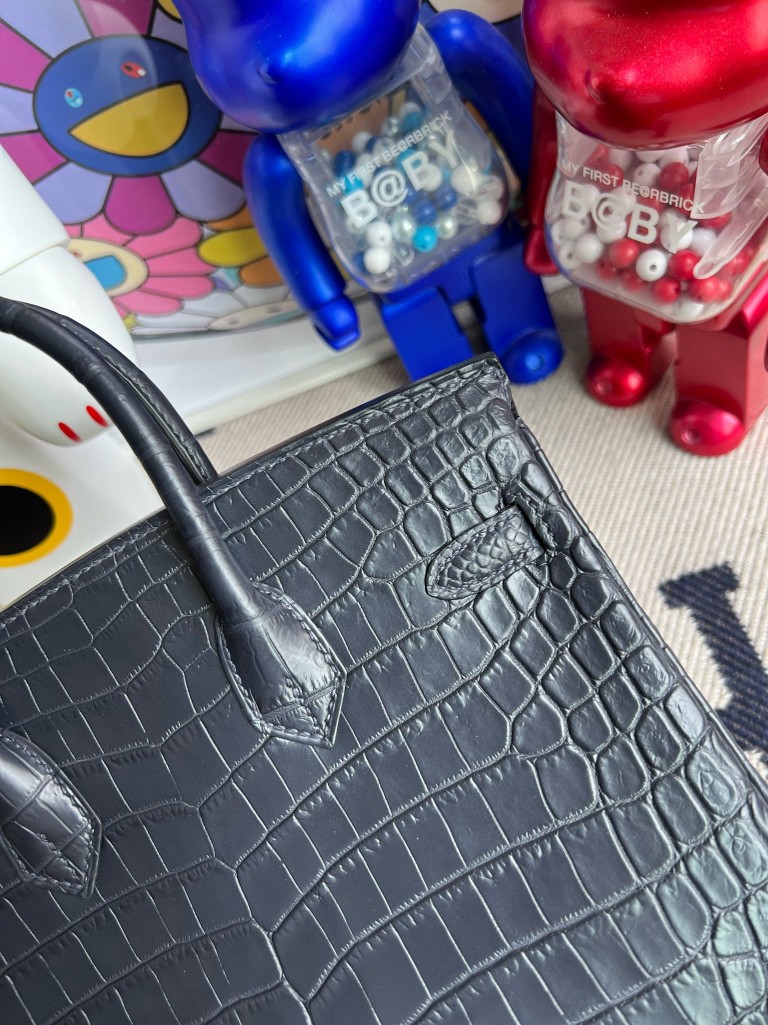 Hermès(爱马仕)Birkin 铂金包 Crocodile matt 雾面鳄鱼 深海蓝 银扣 25cm 顶级手缝-拉尔森鳄鱼皮具定制 - 爱马仕包包官网 Hermès(爱马仕)Birkin 铂金包 Crocodile matt 雾面鳄鱼 深海蓝 银扣 25cm 顶级手缝