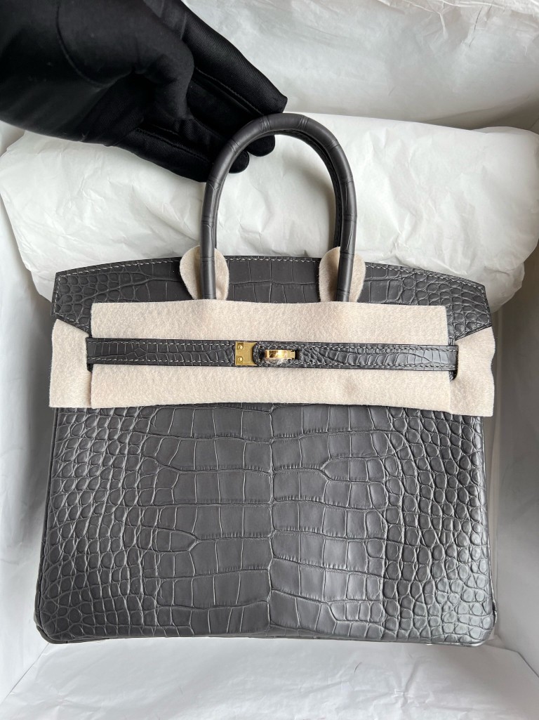 Hermès(爱马仕)Birkin 铂金包 Alligator matt 雾面鳄鱼 8F 锡器灰 Etain 金扣 25cm 顶级手缝-拉尔森鳄鱼皮具定制 - 爱马仕包包官网 Hermès(爱马仕)Birkin 铂金包 Alligator matt 雾面鳄鱼 8F 锡器灰 Etain 金扣 25cm 顶级手缝