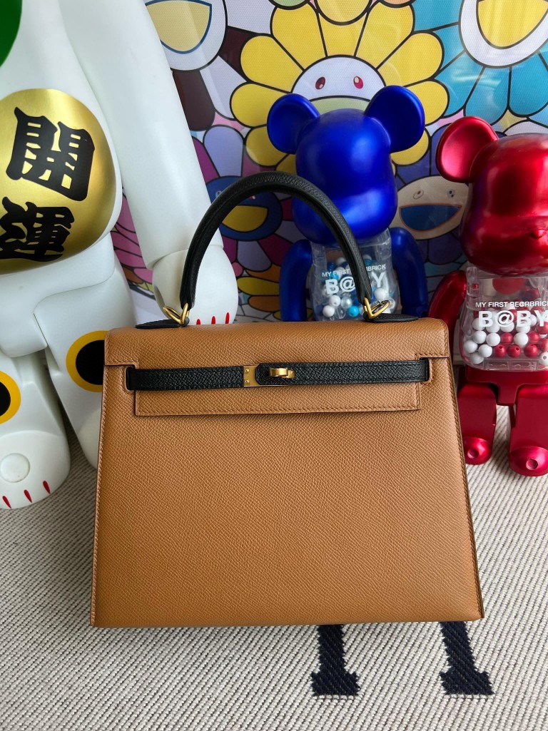 Hermès(爱马仕)Kelly 凯莉包 Epsom 原厂掌纹皮 ck37 金棕色 拼 黑色 磨砂金扣 25cm 马蹄印 顶级手缝-拉尔森鳄鱼皮具定制 - 爱马仕包包官网 Hermès(爱马仕)Kelly 凯莉包 Epsom 原厂掌纹皮 ck37 金棕色 拼 黑色 磨砂金扣 25cm 马蹄印 顶级手缝