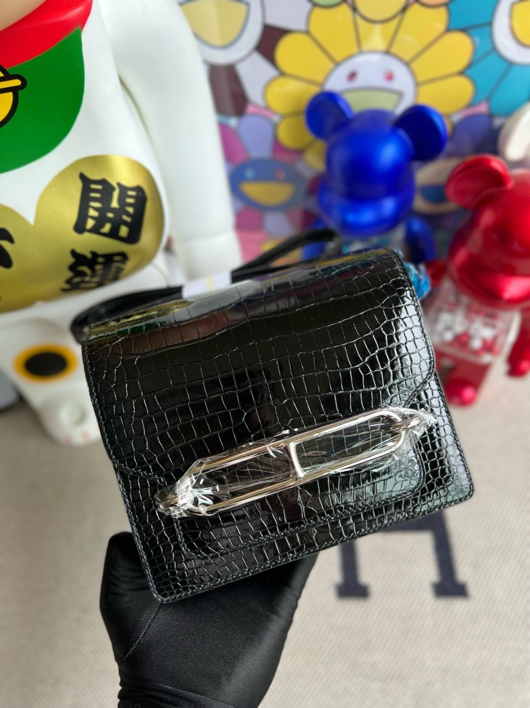 Hermès(爱马仕)Roulis 猪鼻子 Porosus shiny 湾鳄鳄鱼 ck89 黑色 Noir 银扣 18cm 顶级手缝-拉尔森鳄鱼皮具定制 - 爱马仕包包官网 Hermès(爱马仕)Roulis 猪鼻子 Porosus shiny 湾鳄鳄鱼 ck89 黑色 Noir 银扣 18cm 顶级手缝