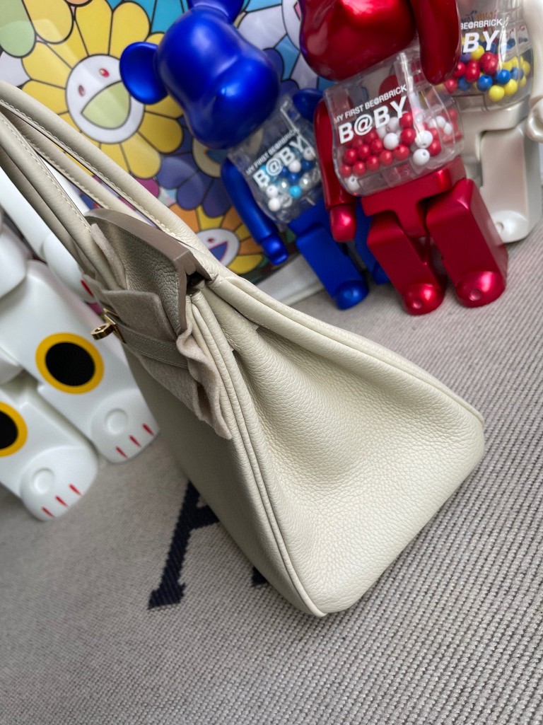 Hermès(爱马仕)Birkin 铂金包 原厂小牛皮 togo ck10 奶昔白 Craie 金扣 25cm-拉尔森鳄鱼皮具定制 - 爱马仕包包官网 Hermès(爱马仕)Birkin 铂金包 原厂小牛皮 togo ck10 奶昔白 Craie 金扣 25cm