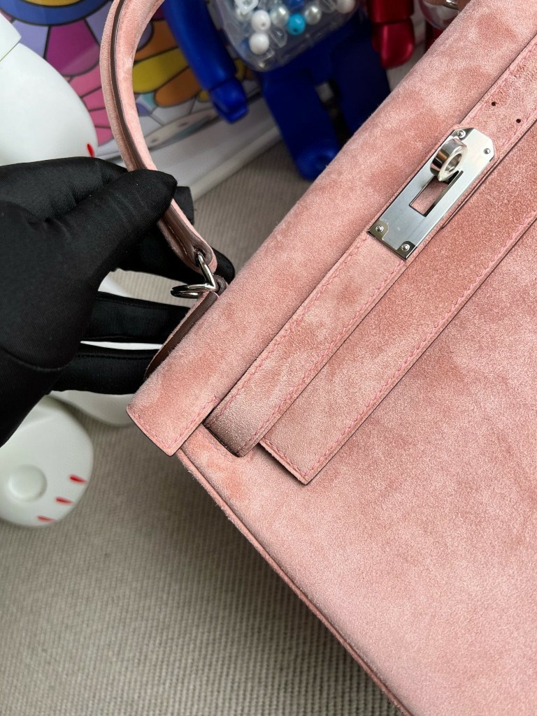 Hermès(爱马仕)Kelly 凯莉包 麂皮 奶昔粉 银扣 内缝 28cm-拉尔森鳄鱼皮具定制 - 爱马仕包包官网 Hermès(爱马仕)Kelly 凯莉包 麂皮 奶昔粉 银扣 内缝 28cm