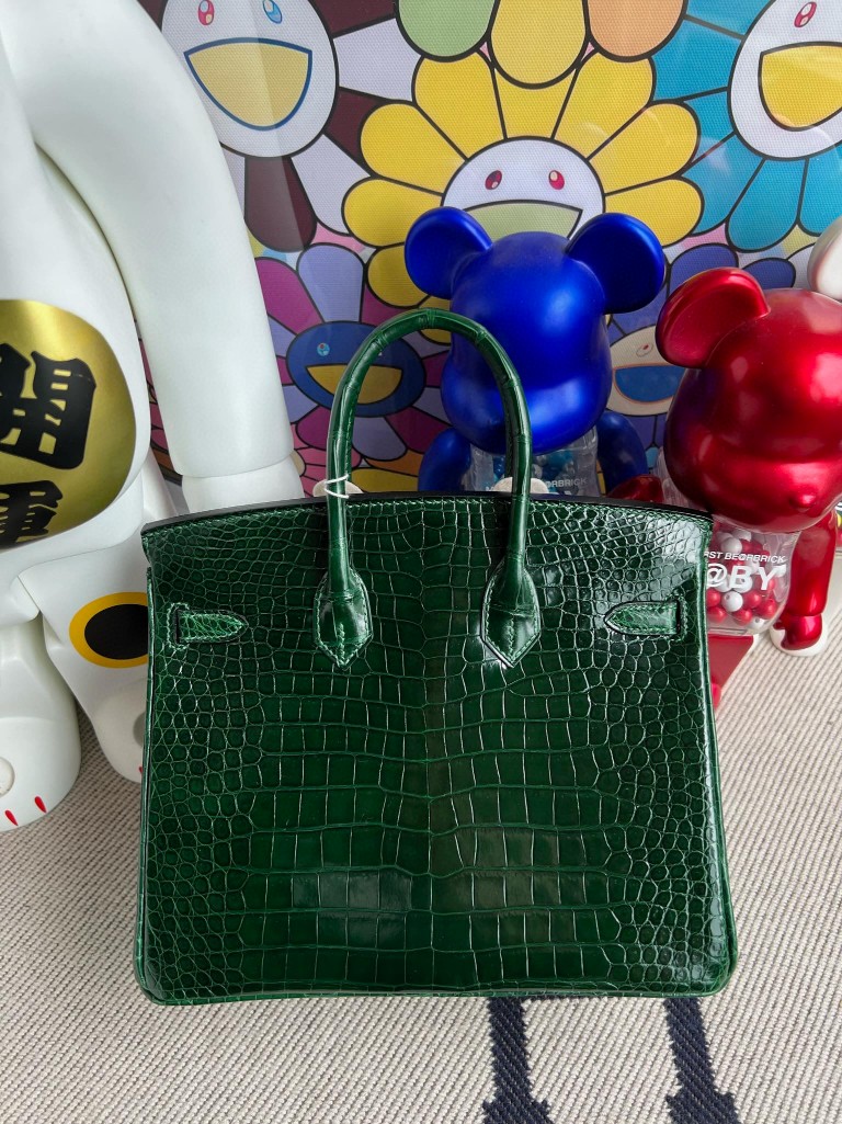 Hermès(爱马仕)Birkin 铂金包 Porosus shiny 亮面鳄鱼 ck67 祖母绿 Vert fonce 金扣 25cm-拉尔森鳄鱼皮具定制 - 爱马仕包包官网 Hermès(爱马仕)Birkin 铂金包 Porosus shiny 亮面鳄鱼 ck67 祖母绿 Vert fonce 金扣 25cm