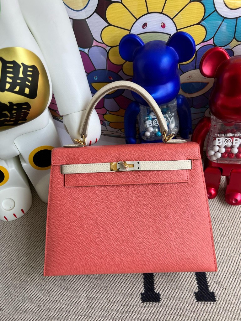 Hermès(爱马仕)Kelly 凯莉包 Epsom 原厂掌纹皮 火烈鸟粉 拼 奶昔白 金扣 25cm 马蹄印 顶级手缝-拉尔森鳄鱼皮具定制 - 爱马仕包包官网 Hermès(爱马仕)Kelly 凯莉包 Epsom 原厂掌纹皮 火烈鸟粉 拼 奶昔白 金扣 25cm 马蹄印 顶级手缝