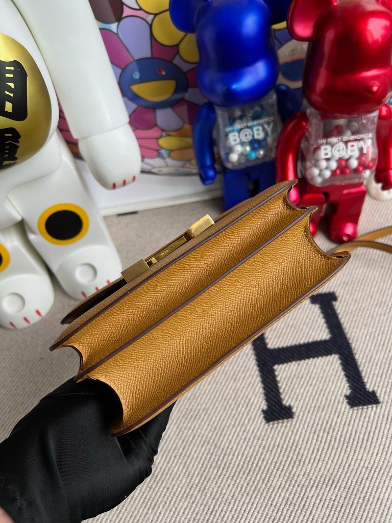 Hermès(爱马仕)Constance 空姐包 Epsom 芝麻色 sesame 金扣 18cm 顶级手缝-拉尔森鳄鱼皮具定制 - 爱马仕包包官网 Hermès(爱马仕)Constance 空姐包 Epsom 芝麻色 sesame 金扣 18cm 顶级手缝