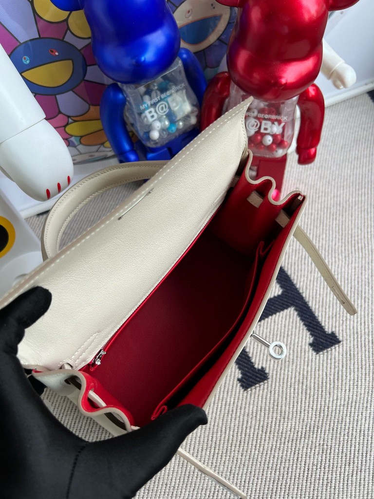 Hermès（爱马仕）Kelly 凯莉包 swift 奶昔白 内拼 杜鹃红 银扣 内缝 25cm