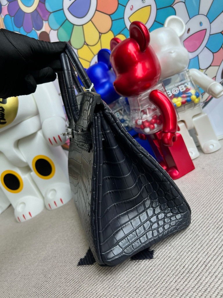 Hermès(爱马仕)Birkin 铂金包 Crocodile matt 雾面鳄鱼 深海蓝 银扣 25cm 顶级手缝-拉尔森鳄鱼皮具定制 - 爱马仕包包官网 Hermès(爱马仕)Birkin 铂金包 Crocodile matt 雾面鳄鱼 深海蓝 银扣 25cm 顶级手缝
