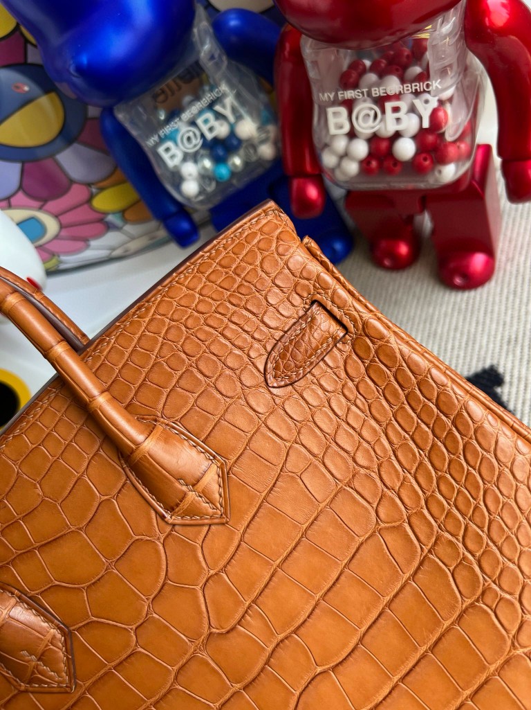 Hermès(爱马仕)Birkin 铂金包 Alligator matt 雾面鳄鱼 金棕色 金扣 25cm 顶级手缝-拉尔森鳄鱼皮具定制 - 爱马仕包包官网 Hermès(爱马仕)Birkin 铂金包 Alligator matt 雾面鳄鱼 金棕色 金扣 25cm 顶级手缝