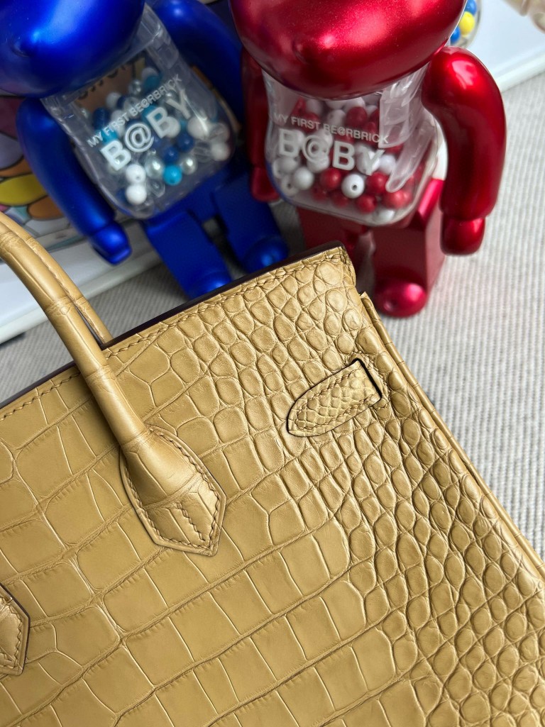 Hermès（爱马仕）Birkin 铂金包 Alligator matt 雾面鳄鱼 纸皮色 内拼 柠檬黄 金扣  25cm 顶级手缝