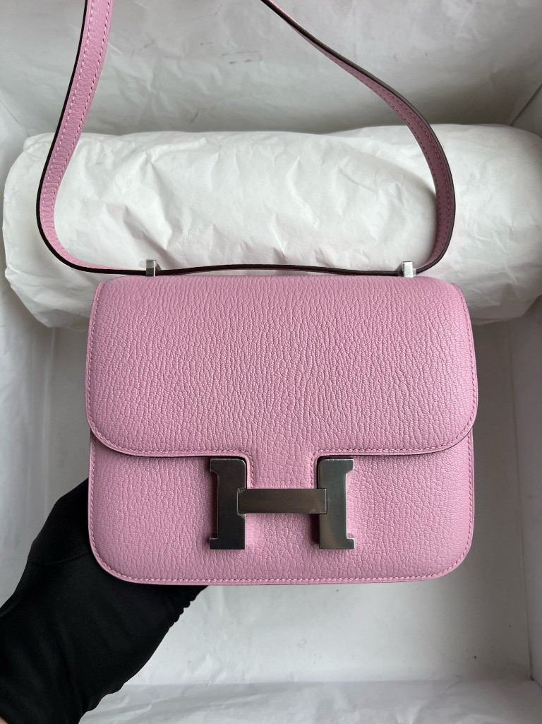 Hermès(爱马仕)Constance 康康 Chevre 山羊皮 X9 锦葵紫 内拼 S3 心红色 银扣 18cm 顶级手缝-拉尔森鳄鱼皮具定制 - 爱马仕包包官网 Hermès(爱马仕)Constance 康康 Chevre 山羊皮 X9 锦葵紫 内拼 S3 心红色 银扣 18cm 顶级手缝
