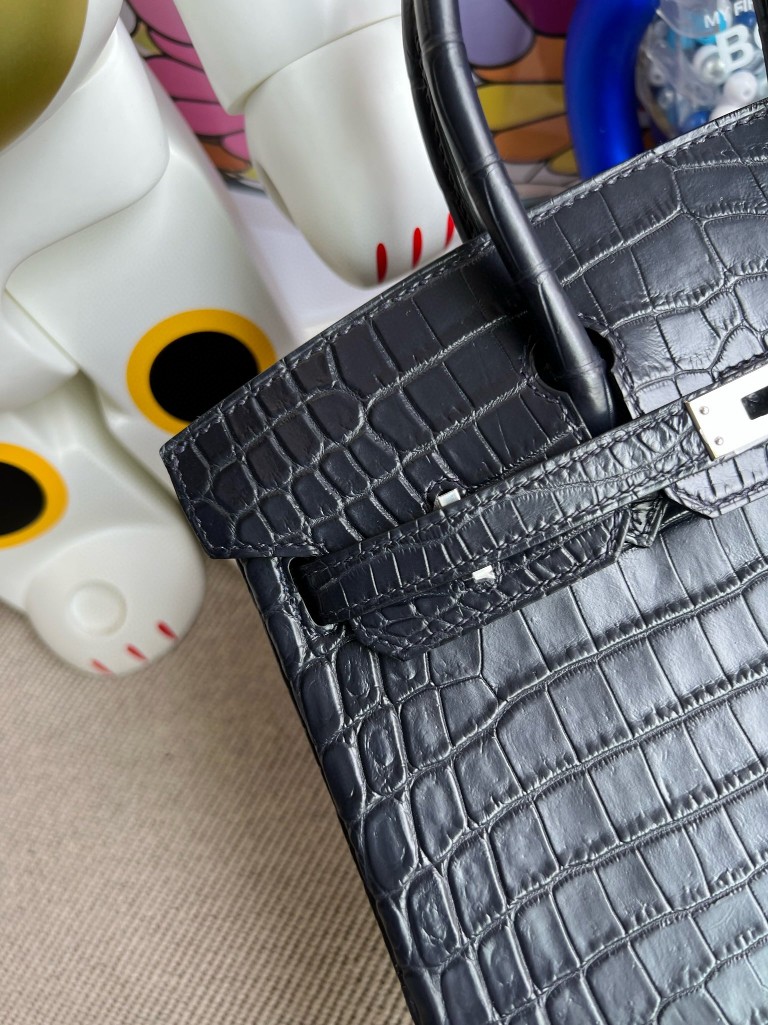 Hermès(爱马仕)Birkin 铂金包 Crocodile matt 雾面鳄鱼 深海蓝 银扣 25cm 顶级手缝-拉尔森鳄鱼皮具定制 - 爱马仕包包官网 Hermès(爱马仕)Birkin 铂金包 Crocodile matt 雾面鳄鱼 深海蓝 银扣 25cm 顶级手缝