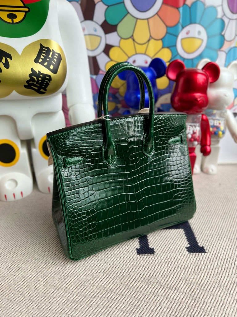 Hermès(爱马仕)Birkin 铂金包 Porosus shiny 亮面鳄鱼 ck67 祖母绿 Vert fonce 金扣 25cm-拉尔森鳄鱼皮具定制 - 爱马仕包包官网 Hermès(爱马仕)Birkin 铂金包 Porosus shiny 亮面鳄鱼 ck67 祖母绿 Vert fonce 金扣 25cm