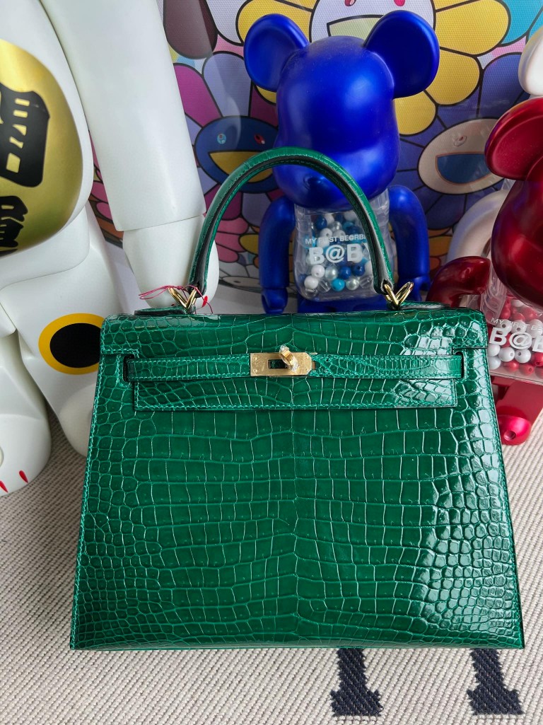 Hermès(爱马仕)Kelly 凯莉包 Porosus shiny 亮面鳄鱼 ck67 祖母绿 金扣 25cm 顶级手缝-拉尔森鳄鱼皮具定制 - 爱马仕包包官网 Hermès(爱马仕)Kelly 凯莉包 Porosus shiny 亮面鳄鱼 ck67 祖母绿 金扣 25cm 顶级手缝