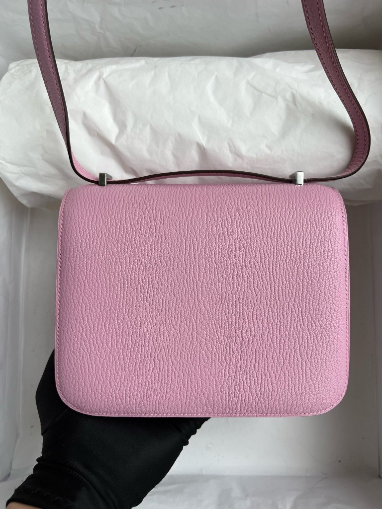 Hermès(爱马仕)Constance 康康 Chevre 山羊皮 X9 锦葵紫 内拼 S3 心红色 银扣 18cm 顶级手缝-拉尔森鳄鱼皮具定制 - 爱马仕包包官网 Hermès(爱马仕)Constance 康康 Chevre 山羊皮 X9 锦葵紫 内拼 S3 心红色 银扣 18cm 顶级手缝