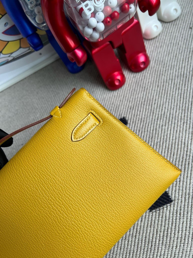 Hermès（爱马仕）Mini pochette Chevre 山羊皮 9D 琥珀黄 Ambre 银扣 22cm 顶级手缝