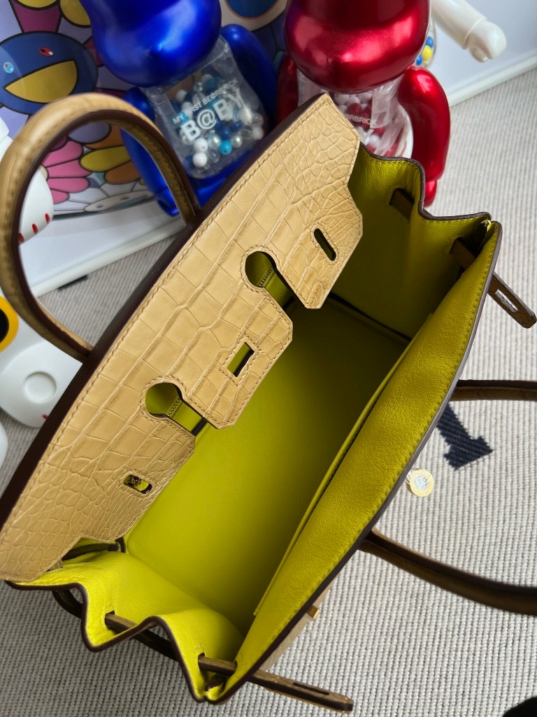 Hermès（爱马仕）Birkin 铂金包 Alligator matt 雾面鳄鱼 纸皮色 内拼 柠檬黄 金扣  25cm 顶级手缝