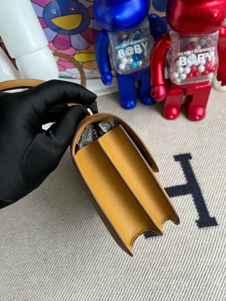 Hermès(爱马仕)Constance 空姐包 Epsom 芝麻色 sesame 金扣 18cm 顶级手缝-拉尔森鳄鱼皮具定制 - 爱马仕包包官网 Hermès(爱马仕)Constance 空姐包 Epsom 芝麻色 sesame 金扣 18cm 顶级手缝