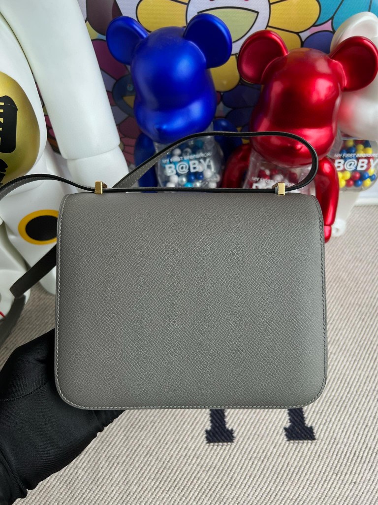 Hermès(爱马仕)constance 康康 Epsom 原厂掌纹皮 0L 积雨云灰 gris meyer 18cm 顶级手缝 定制-拉尔森鳄鱼皮具定制 - 爱马仕包包官网 Hermès(爱马仕)constance 康康 Epsom 原厂掌纹皮 0L 积雨云灰 gris meyer 18cm 顶级手缝 定制