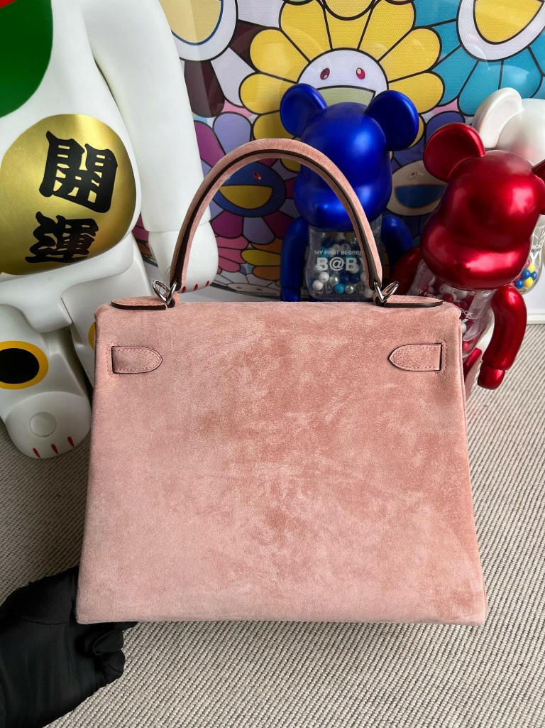 Hermès(爱马仕)Kelly 凯莉包 麂皮 奶昔粉 银扣 内缝 28cm-拉尔森鳄鱼皮具定制 - 爱马仕包包官网 Hermès(爱马仕)Kelly 凯莉包 麂皮 奶昔粉 银扣 内缝 28cm
