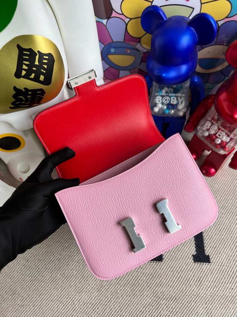 Hermès(爱马仕)Constance 康康 Chevre 山羊皮 X9 锦葵紫 内拼 S3 心红色 银扣 18cm 顶级手缝-拉尔森鳄鱼皮具定制 - 爱马仕包包官网 Hermès(爱马仕)Constance 康康 Chevre 山羊皮 X9 锦葵紫 内拼 S3 心红色 银扣 18cm 顶级手缝