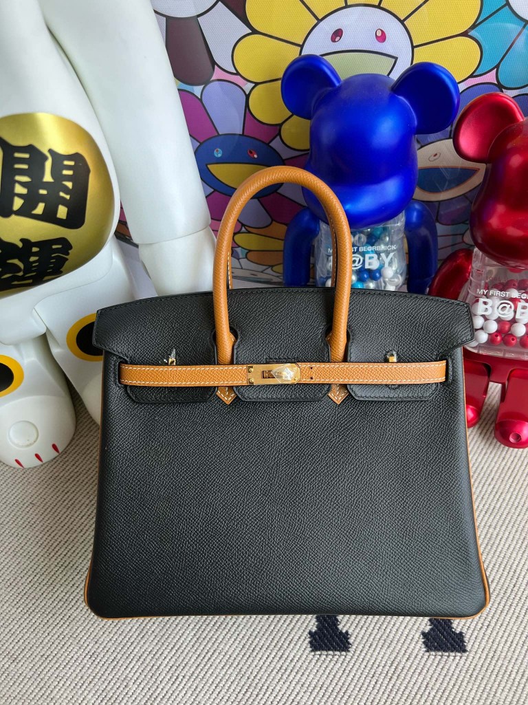 Hermès(爱马仕)Birkin 铂金包 Epsom 原厂掌纹皮 黑色 拼 太妃色 金扣 25cm 马蹄印 顶级手缝-拉尔森鳄鱼皮具定制 - 爱马仕包包官网 Hermès(爱马仕)Birkin 铂金包 Epsom 原厂掌纹皮 黑色 拼 太妃色 金扣 25cm 马蹄印 顶级手缝