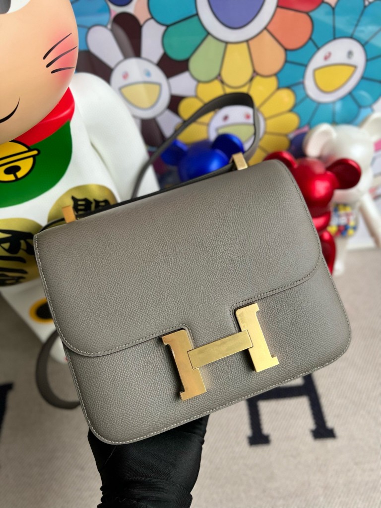 Hermès(爱马仕)constance 康康 Epsom 原厂掌纹皮 0L 积雨云灰 gris meyer 18cm 顶级手缝 定制-拉尔森鳄鱼皮具定制 - 爱马仕包包官网 Hermès(爱马仕)constance 康康 Epsom 原厂掌纹皮 0L 积雨云灰 gris meyer 18cm 顶级手缝 定制