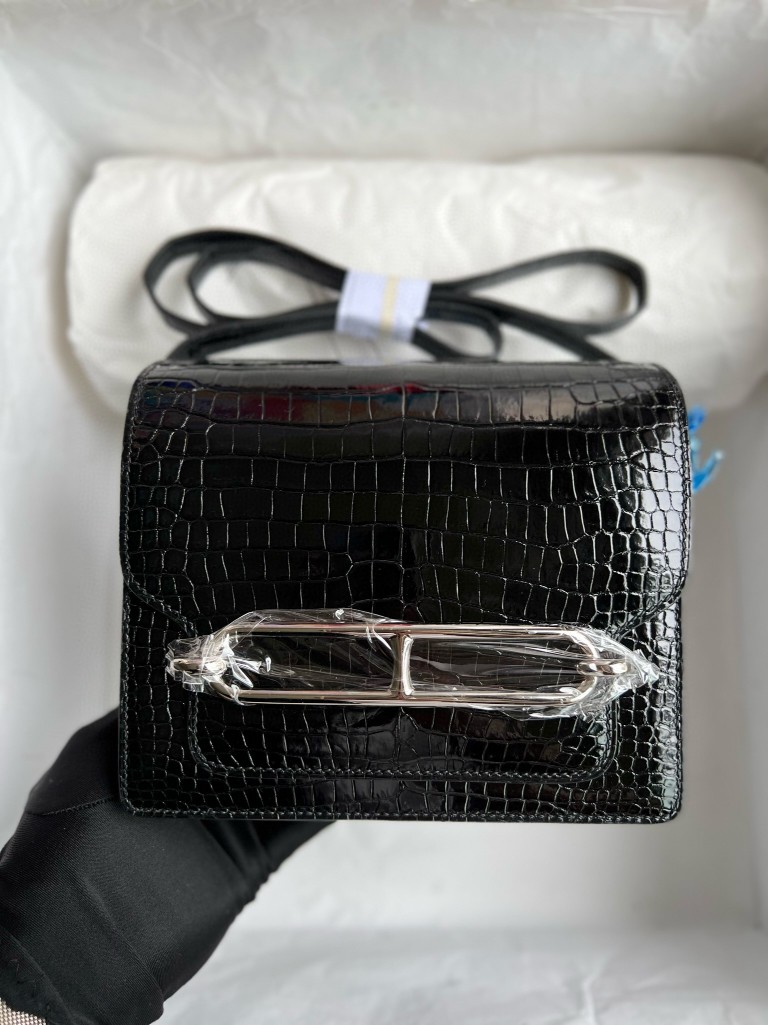 Hermès(爱马仕)Roulis 猪鼻子 Porosus shiny 湾鳄鳄鱼 ck89 黑色 Noir 银扣 18cm 顶级手缝-拉尔森鳄鱼皮具定制 - 爱马仕包包官网 Hermès(爱马仕)Roulis 猪鼻子 Porosus shiny 湾鳄鳄鱼 ck89 黑色 Noir 银扣 18cm 顶级手缝