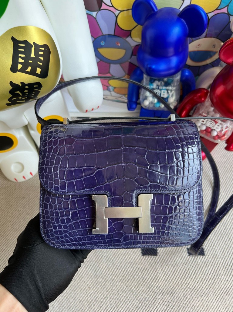 Hermès(爱马仕)Constance 康康 Alligator shiny 亮面鳄鱼 M3 墨水蓝 银扣 18cm 顶级手缝 定制-拉尔森鳄鱼皮具定制 - 爱马仕包包官网 Hermès(爱马仕)Constance 康康 Alligator shiny 亮面鳄鱼 M3 墨水蓝 银扣 18cm 顶级手缝 定制