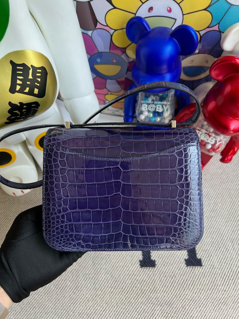 Hermès(爱马仕)Constance 康康 Alligator shiny 亮面鳄鱼 M3 墨水蓝 银扣 18cm 顶级手缝 定制-拉尔森鳄鱼皮具定制 - 爱马仕包包官网 Hermès(爱马仕)Constance 康康 Alligator shiny 亮面鳄鱼 M3 墨水蓝 银扣 18cm 顶级手缝 定制