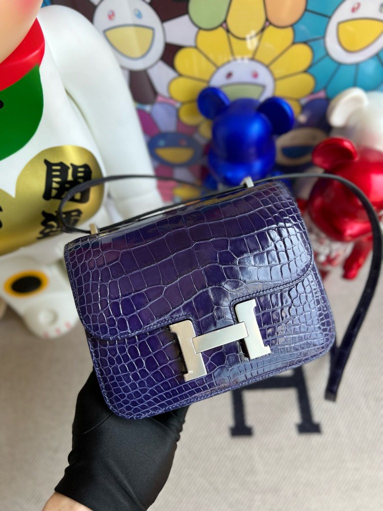 Hermès(爱马仕)Constance 康康 Alligator shiny 亮面鳄鱼 M3 墨水蓝 银扣 18cm 顶级手缝 定制-拉尔森鳄鱼皮具定制 - 爱马仕包包官网 Hermès(爱马仕)Constance 康康 Alligator shiny 亮面鳄鱼 M3 墨水蓝 银扣 18cm 顶级手缝 定制