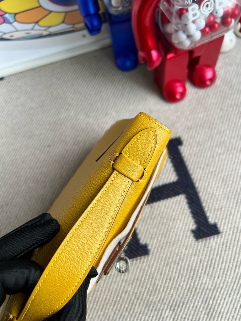 Hermès（爱马仕）Mini pochette Chevre 山羊皮 9D 琥珀黄 Ambre 银扣 22cm 顶级手缝