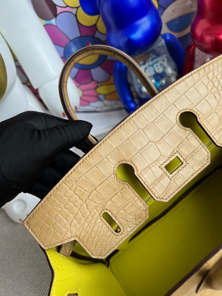 Hermès（爱马仕）Birkin 铂金包 Alligator matt 雾面鳄鱼 纸皮色 内拼 柠檬黄 金扣  25cm 顶级手缝