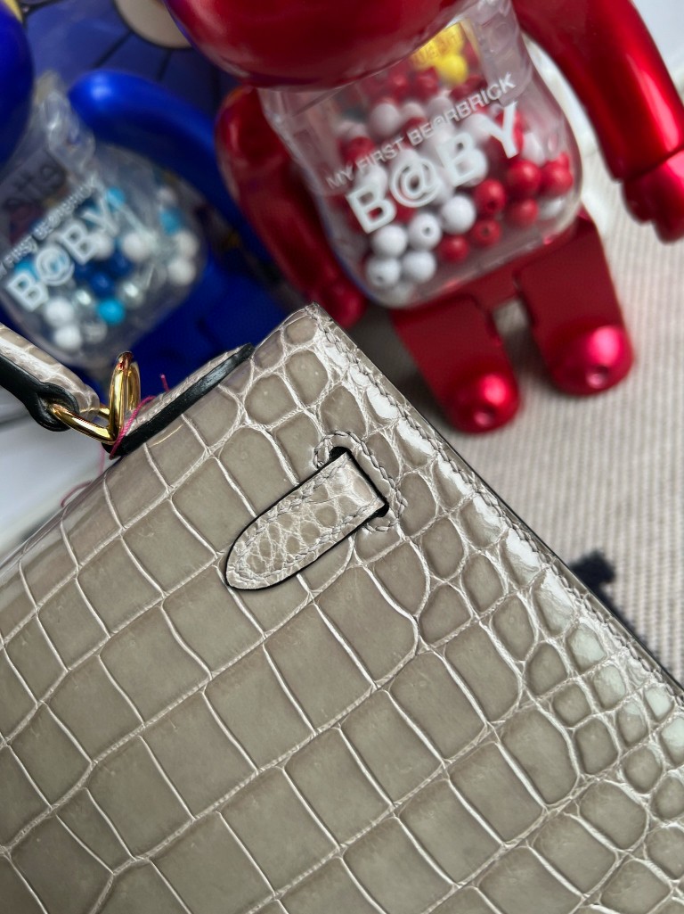 Hermès（爱马仕）Kelly 凯莉包 Porosus shiny 亮面鳄鱼 ck81 斑鸠灰 Gris T 金扣 25cm 顶级手缝