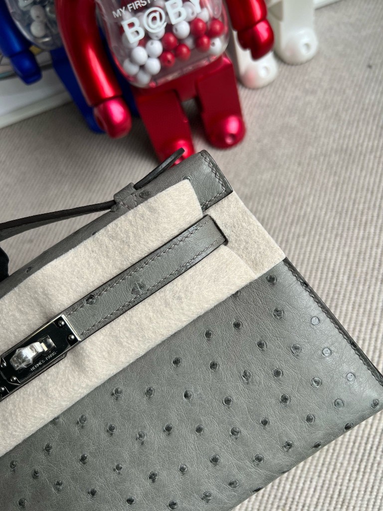 Hermès(爱马仕)Mini pochette Ostrich kk 鸵鸟 8F 锡器灰 Etain 银扣 22cm 顶级手缝-拉尔森鳄鱼皮具定制 - 爱马仕包包官网 Hermès(爱马仕)Mini pochette Ostrich kk 鸵鸟 8F 锡器灰 Etain 银扣 22cm 顶级手缝