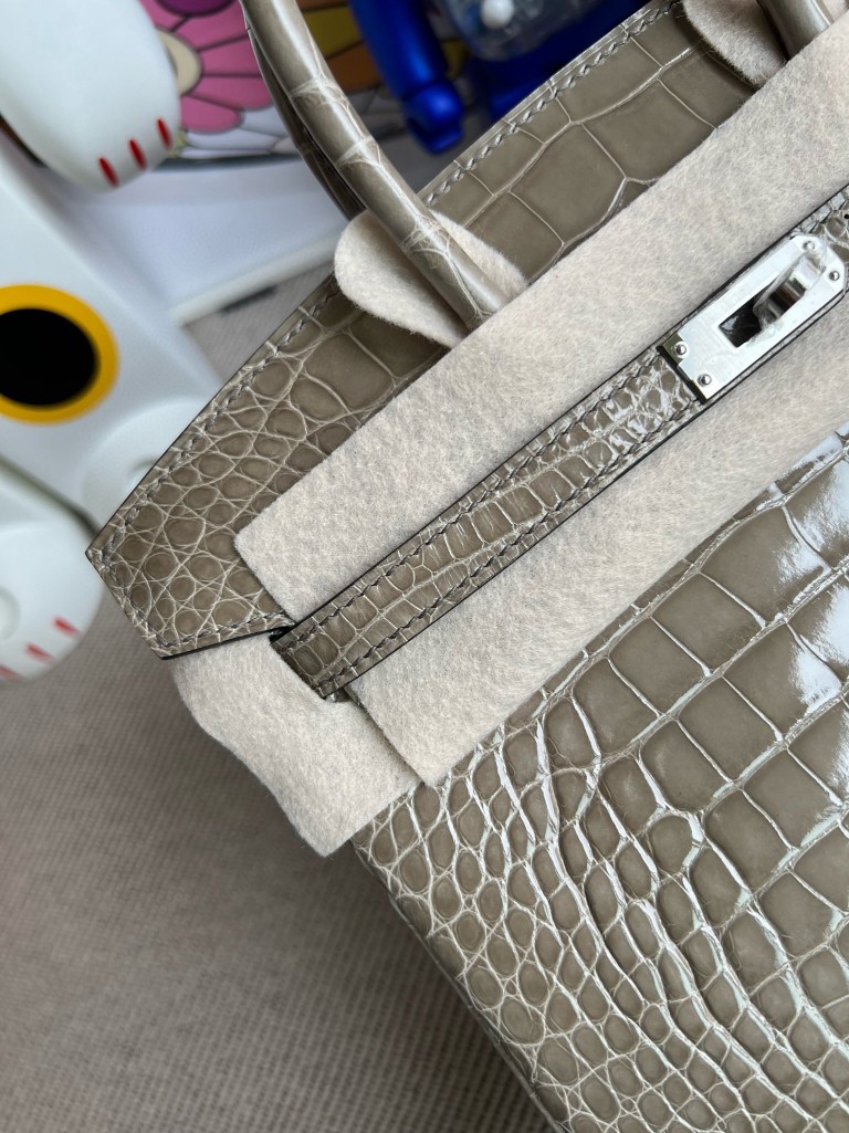 Hermès(爱马仕)Birkin 铂金包 Alligator shiny 亮面鳄鱼 ck81 斑鸠灰 Gris T 银扣 25cm 顶级手缝-拉尔森鳄鱼皮具定制 - 爱马仕包包官网 Hermès(爱马仕)Birkin 铂金包 Alligator shiny 亮面鳄鱼 ck81 斑鸠灰 Gris T 银扣 25cm 顶级手缝