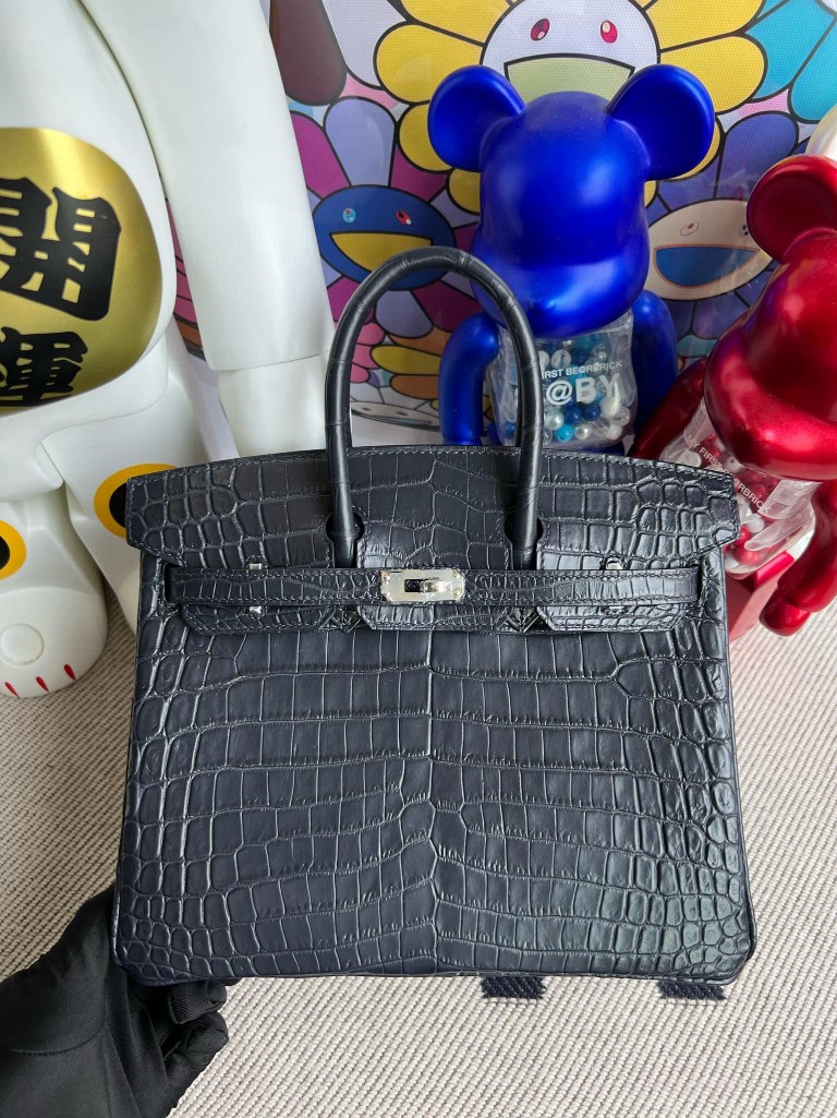 Hermès(爱马仕)Birkin 铂金包 Crocodile matt 雾面鳄鱼 深海蓝 银扣 25cm 顶级手缝-拉尔森鳄鱼皮具定制 - 爱马仕包包官网 Hermès(爱马仕)Birkin 铂金包 Crocodile matt 雾面鳄鱼 深海蓝 银扣 25cm 顶级手缝
