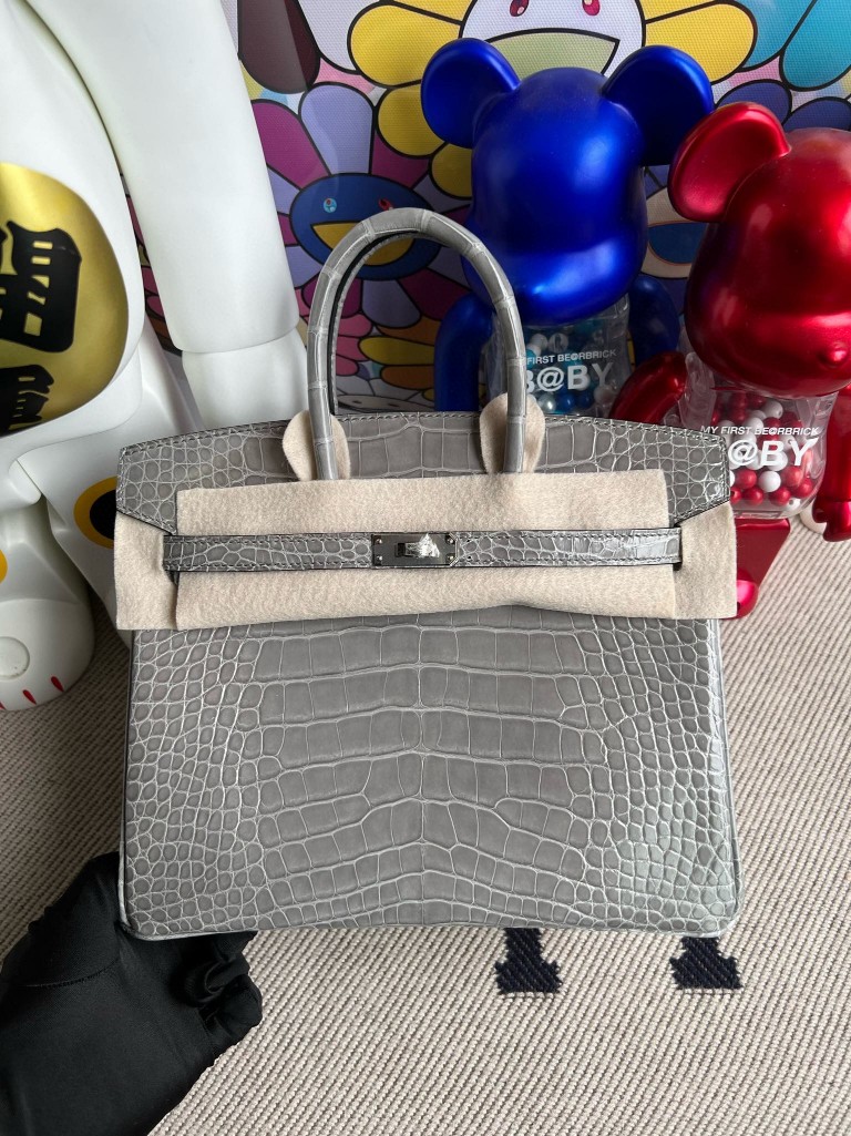 Hermès(爱马仕)Birkin 铂金包 Alligator shiny 亮面鳄鱼 冰川灰 银扣 25cm-拉尔森鳄鱼皮具定制 - 爱马仕包包官网 Hermès(爱马仕)Birkin 铂金包 Alligator shiny 亮面鳄鱼 冰川灰 银扣 25cm