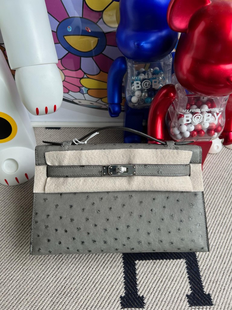 Hermès(爱马仕)Mini pochette Ostrich kk 鸵鸟 8F 锡器灰 Etain 银扣 22cm 顶级手缝-拉尔森鳄鱼皮具定制 - 爱马仕包包官网 Hermès(爱马仕)Mini pochette Ostrich kk 鸵鸟 8F 锡器灰 Etain 银扣 22cm 顶级手缝