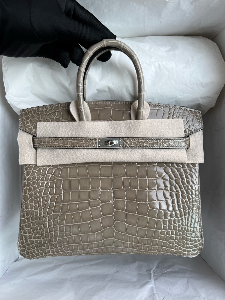 Hermès(爱马仕)Birkin 铂金包 Alligator shiny 亮面鳄鱼 ck81 斑鸠灰 Gris T 银扣 25cm 顶级手缝-拉尔森鳄鱼皮具定制 - 爱马仕包包官网 Hermès(爱马仕)Birkin 铂金包 Alligator shiny 亮面鳄鱼 ck81 斑鸠灰 Gris T 银扣 25cm 顶级手缝
