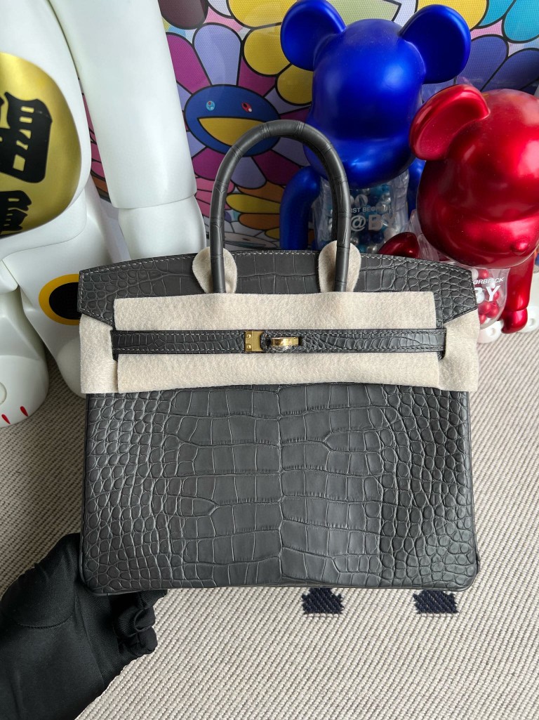 Hermès(爱马仕)Birkin 铂金包 Alligator matt 雾面鳄鱼 8F 锡器灰 Etain 金扣 25cm 顶级手缝-拉尔森鳄鱼皮具定制 - 爱马仕包包官网 Hermès(爱马仕)Birkin 铂金包 Alligator matt 雾面鳄鱼 8F 锡器灰 Etain 金扣 25cm 顶级手缝