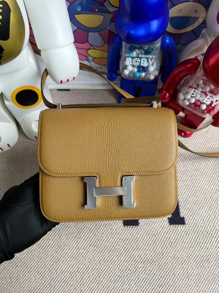 Hermès（爱马仕）Constance 康斯坦斯 Chevre 山羊皮 牛皮纸色 内拼 唇膏粉 银扣 18cm 顶级手缝
