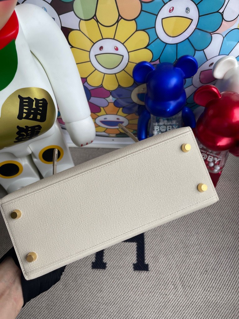 Hermès(爱马仕)Kelly 凯莉包 Epsom 原厂掌纹皮 ck10 奶昔白 Craie 金扣 25cm 顶级手缝-拉尔森鳄鱼皮具定制 - 爱马仕包包官网 Hermès(爱马仕)Kelly 凯莉包 Epsom 原厂掌纹皮 ck10 奶昔白 Craie 金扣 25cm 顶级手缝
