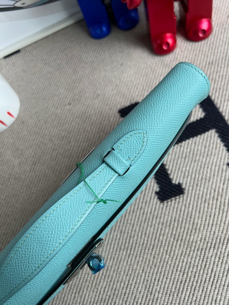 Hermès(爱马仕)Kelly cut Epsom 原厂掌纹皮 3p 马卡龙蓝 银扣 31cm 顶级手缝-拉尔森鳄鱼皮具定制 - 爱马仕包包官网 Hermès(爱马仕)Kelly cut Epsom 原厂掌纹皮 3p 马卡龙蓝 银扣 31cm 顶级手缝