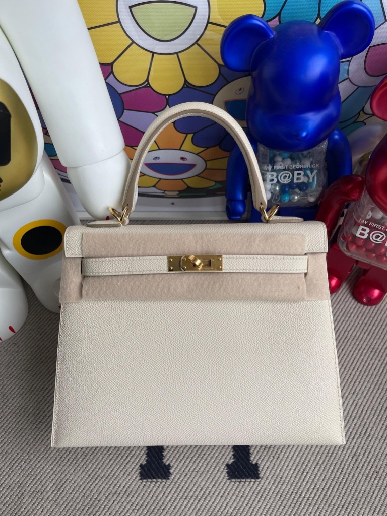 Hermès(爱马仕)Kelly 凯莉包 Epsom 原厂掌纹皮 ck10 奶昔白 Craie 金扣 25cm 顶级手缝-拉尔森鳄鱼皮具定制 - 爱马仕包包官网 Hermès(爱马仕)Kelly 凯莉包 Epsom 原厂掌纹皮 ck10 奶昔白 Craie 金扣 25cm 顶级手缝