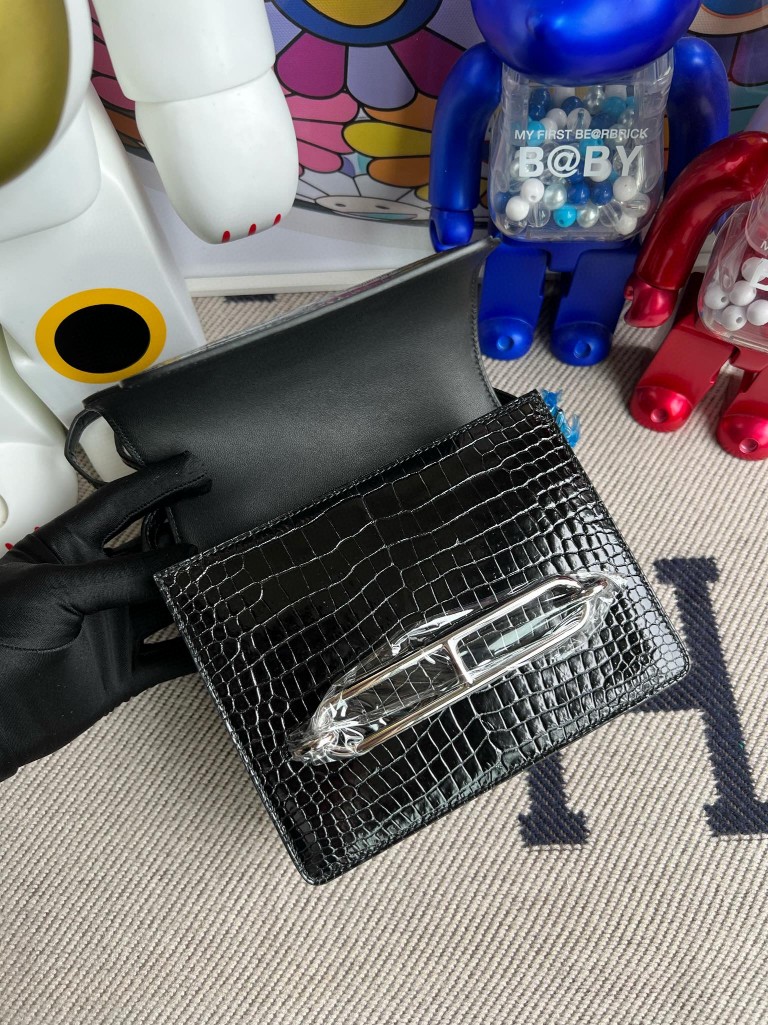Hermès(爱马仕)Roulis 猪鼻子 Porosus shiny 湾鳄鳄鱼 ck89 黑色 Noir 银扣 18cm 顶级手缝-拉尔森鳄鱼皮具定制 - 爱马仕包包官网 Hermès(爱马仕)Roulis 猪鼻子 Porosus shiny 湾鳄鳄鱼 ck89 黑色 Noir 银扣 18cm 顶级手缝